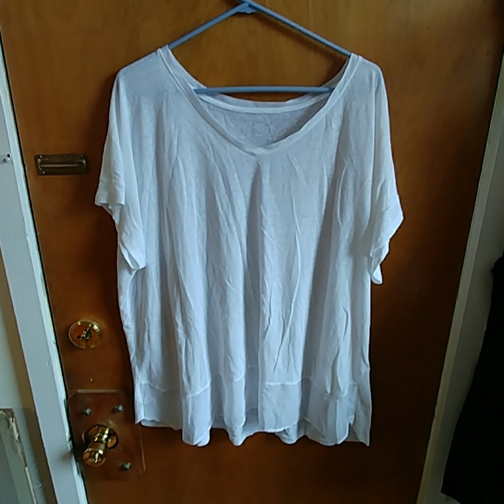 White v-neck t-shirt, size 22/24